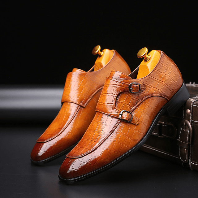 Business pointed leather shoes