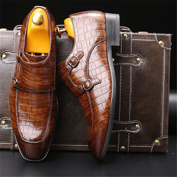Business pointed leather shoes