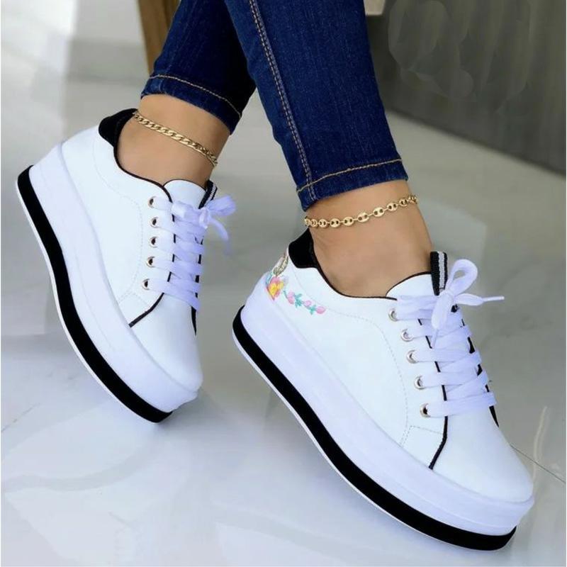 Women's Embroidered Flower Low Top Round Toe Flat Shoes